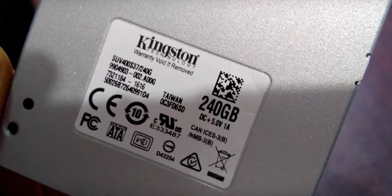 Kingston UV400 SSDNow Solid State Drive in the use