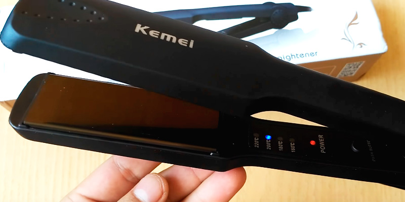 Kemei hv888 Professional Hair Straightener 4 Gear Temperature Styling Tools in the use