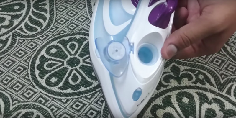 Detailed review of Philips GC1905 Steam Iron with Spray